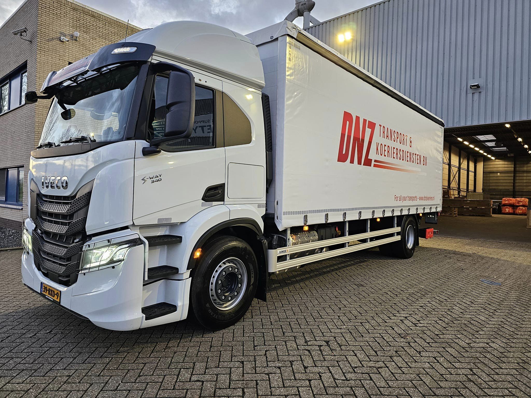 DNZ Koeriers Fleet Expansion: Introducing the Powerful IVECO S-Way for Seamless Logistics Solutions!